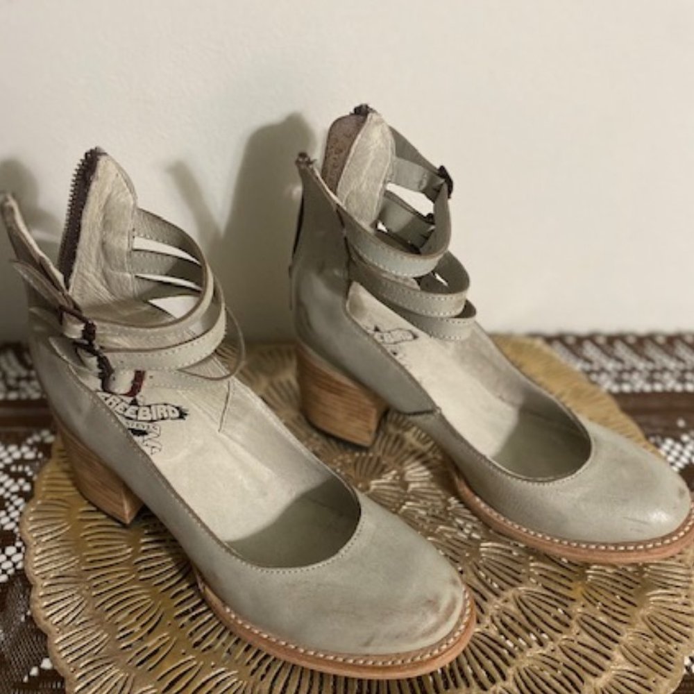 Size 7 Leather Shoe Freebird by Steven Randi